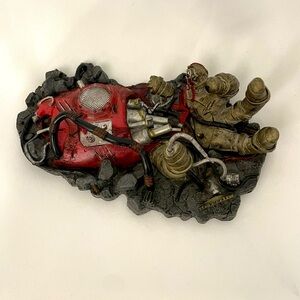 VTG 2001 Marvel Legends Iron Man ‘damaged’ hand wall decor *rare*